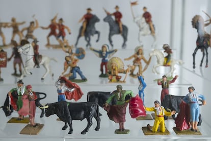 Colección de figuras de plástico dedicadas al mundo taurino.