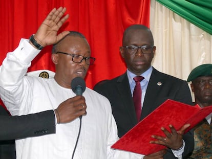 Umaro Sissoco Embaló jura como presidente de Guinea-Bisáu, este jueves en Bisáu.