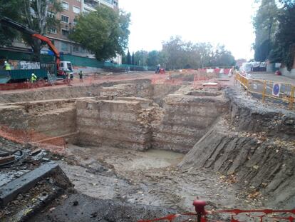 Las obras de remodelación de la plaza de España de Madrid han puesto al descubierto hallazgos arqueológicos del palacio Godoy en excelente estado.