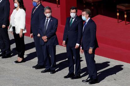 Desde la izquierda, los presidentes autonómicos de La Rioja, Concha Andreu; del Principado de Asturias, Adrián Barbón; de Cantabria, Miguel Ángel Revilla; de Andalucía, Juan Manuel Moreno, y Alberto Núñez Feijóo, de Galicia.