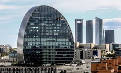 Fachada del edificio ‘La Vela’, en la ciudad del BBVA, en Madrid.