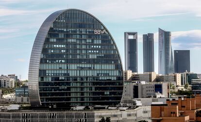 Fachada del edificio La Vela, en la ciudad del BBVA, en Madrid (España). 