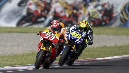 Márquez, seguido de Rossi, en el gran premio del domingo.