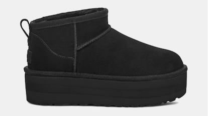 Botines Classic Ultra Mini UGG de mujer en piel con plataforma y en color negro.