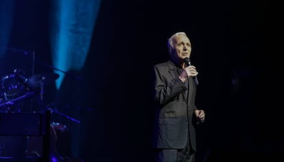 Aznavour, durante su concierto de este viernes en el Liceo.