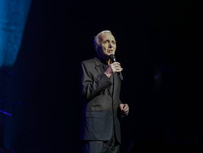 Aznavour, durante su concierto de este viernes en el Liceo.