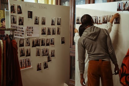 Telfar repasa el ‘fitting’ antes de su desfile