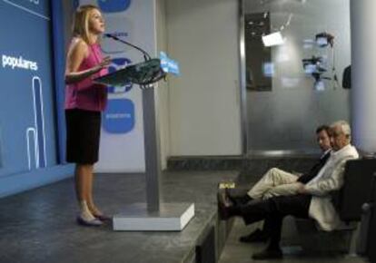 La secretaria general del PP, María Dolores de Cospedal, durante la rueda de prensa que ha ofrecido hoy tras la reunión del Comité Nacional Ejecutivo del partido.