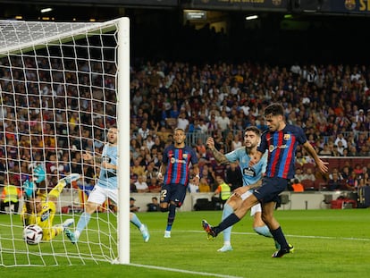 Soccer Football - LaLiga - FC Barcelona v Celta Vigo - Camp Nou, Barcelona, Spain - October 9, 2022 FC Barcelona's Pedri scores their first goal REUTERS/Albert Gea