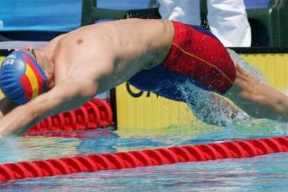 David Ortega en el momento de la salida de la final de 50 metros espalda, en la que ganó la plata.