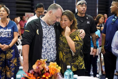 Hawaii Governor Josh Green embraces his wife Jaime Green during a community event at the Lahaina Civic Center, on the island of Maui in Hawaii, on August 21, 2023.