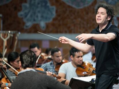 10/03/17 Ensayo del director Gustavo Dudamel con la orquestra sinfonica Simon Bolivar en el Palau de la Musica. Barcelona, 10 de marzo de 2017 [ALBERT GARCIA].