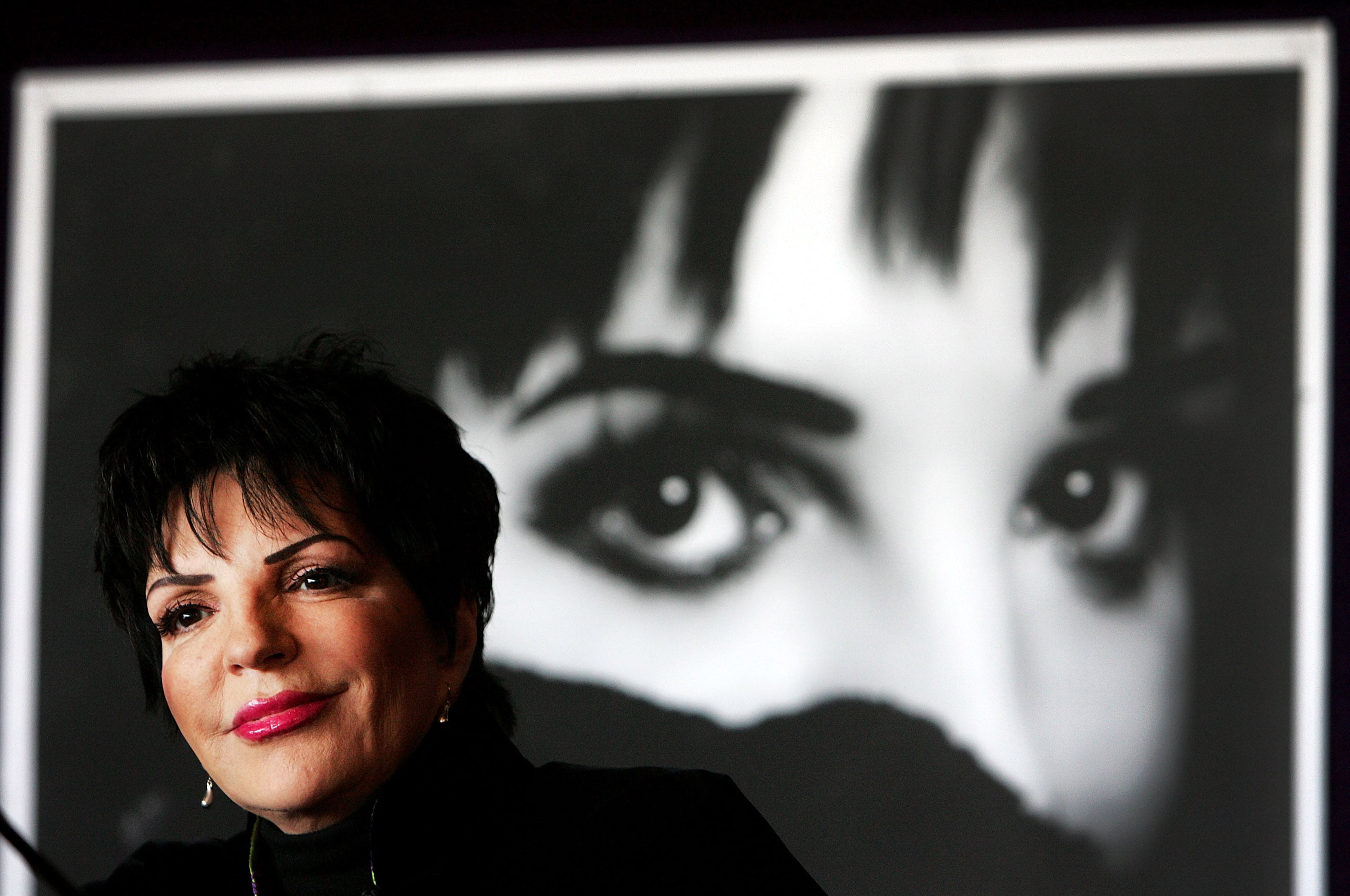 Liza Minnelli celebra sus 80 años con un estriptis emocional: sexo, drogas y “all that jazz”