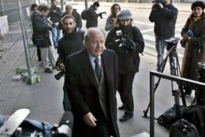 El empresario catalán José Luis Núñez Clemente, en el centro, expresidente del Fútbol Club Barcelona a su llegada a la Audiencia de Barcelona.