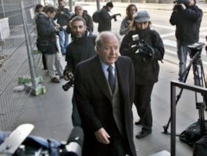 El empresario catalán José Luis Núñez Clemente, en el centro, expresidente del Fútbol Club Barcelona a su llegada a la Audiencia de Barcelona.