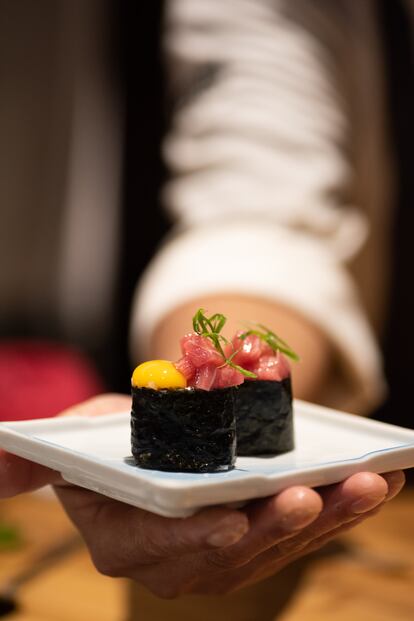 Sushi gunkan de toro y yema, de Ta-Kumi, en una imagen proporcionada por el restaurante.