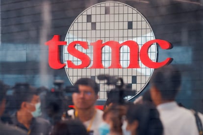 Logo de TSMC en un centro de I+D de la compañía en Hsinchu (Taiwan).