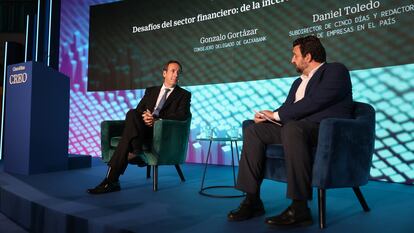 Gonzálo Gortázar, consejero delegado de Caixabank, conversa con Daniel Toledo, subdirector de CincoDías.
