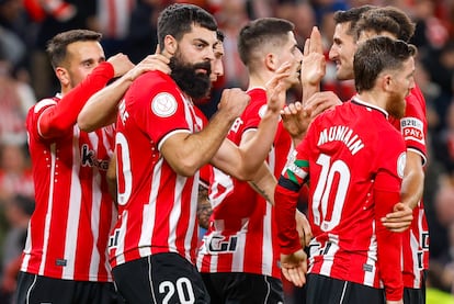 Asier Villalibre celebra su segundo tanto frente al Alavés.