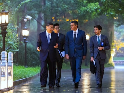 In this photo released by Xinhua News Agency, visiting Spainish Prime Minister Pedro Sanchez, second right, chats with Chinese President Xi Jinping, left, as they tour the Diaoyutai State Guesthouse in Beijing, Monday, Sept. 9, 2024. (Huang Jingwen/Xinhua via AP)