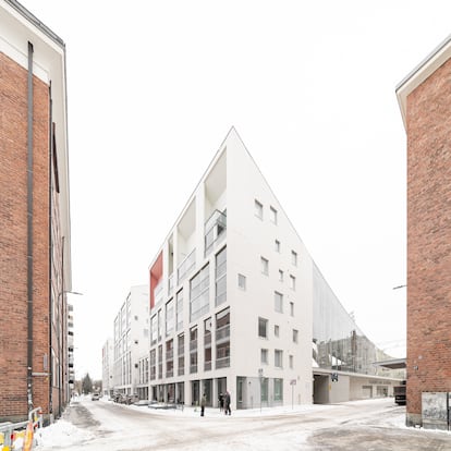 El estadio está integrado en la trama urbana de Tammela, a las afueras de Tampere