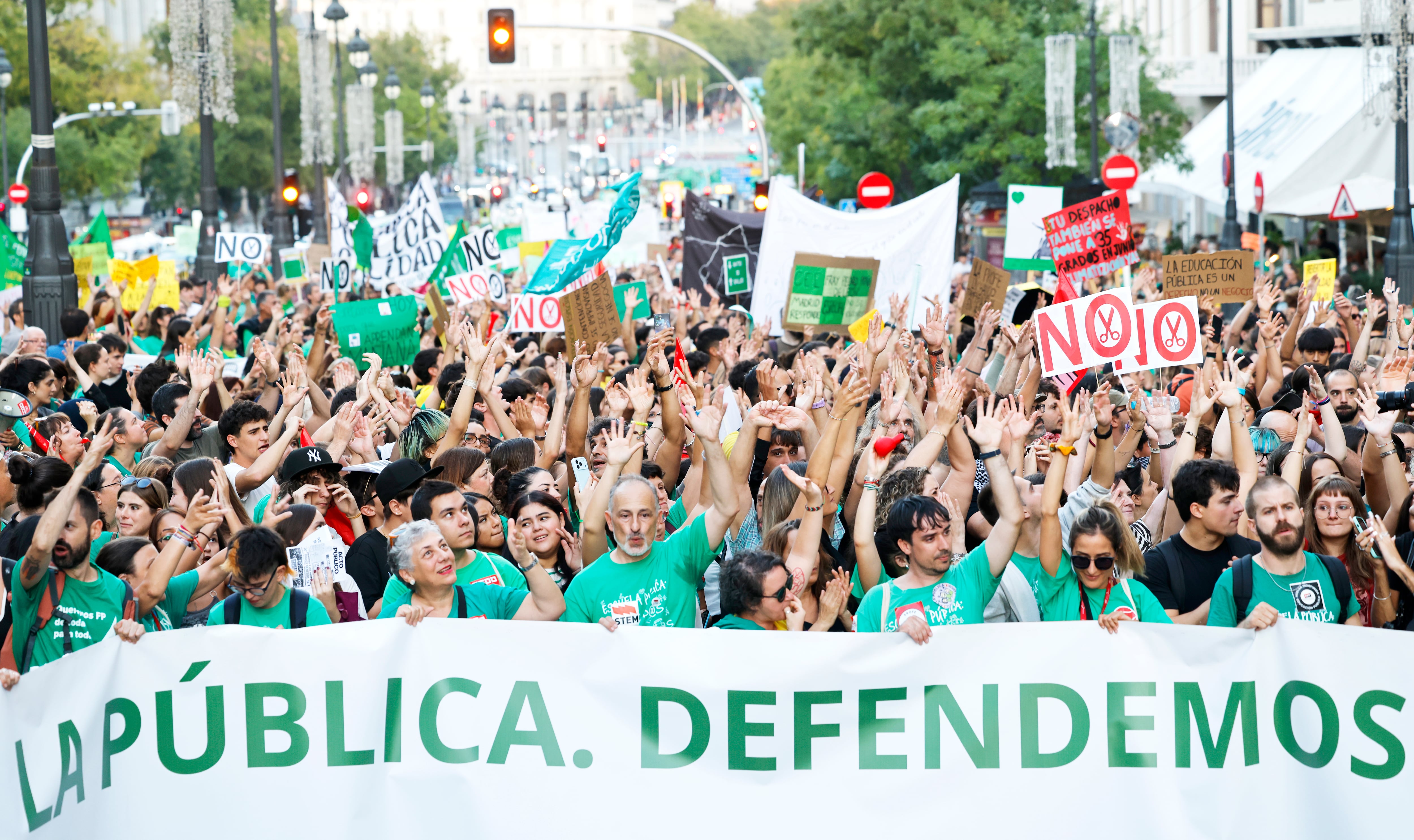 ¿Lo tienen más difícil los profesores en huelga en Madrid que los catalanes y valencianos?