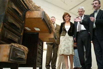 Carmen Calvo y Pasqual Maragall, en el centro, en la exposición dedicada a Antoni Tàpies en el Museo de Zapopan.