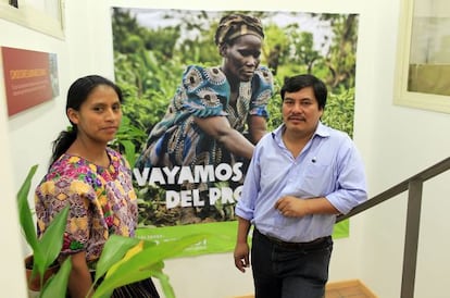 Daniel Pascual, coordinador del Comité de Unidad Campesina de Guatemala, y María Josefa Macz, subcoordinadora general, india maya q´ueqchì, del Valle del Polochic, hoy en Madrid.