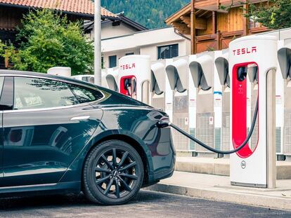 Los supercargadores Tesla ahora son más lentos en Europa, ¿por qué?