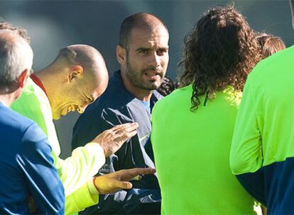 Valdés, Guardiola y Puyol, durante un entrenamiento.