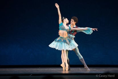 Tamara Rojo e Isaac Hernández interpretan 'Le Corsaire'.