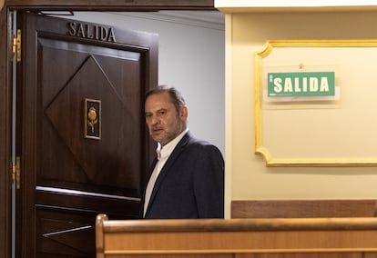 El exministro José Luis Ábalos entra en el hemiciclo durante el pasado 22 de julio.