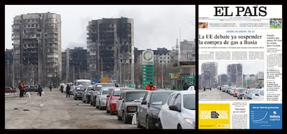 Cientos de personas intentaban abandonar en sus coches la ciudad portuaria sitiada de Mariupol  el 17 de marzo de 2022.