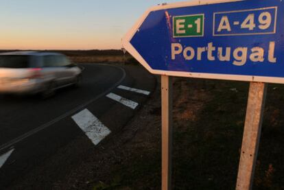 Desvío hacia Portugal a la altura de Huelva.