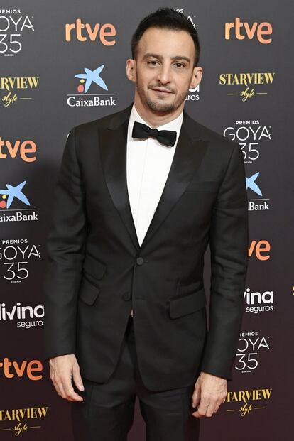 Con un esmoquin de Dsquared2, el director español, uno de los entregadores de la gala, optó por la elegancia clásica que lleva practicando en los últimos años.