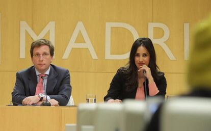 Almeida y Villacís durante la presentación del proyecto de presupuestos municipales.