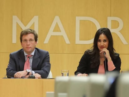 Almeida y Villacís durante la presentación del proyecto de presupuestos municipales.