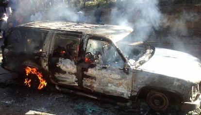 Imagen del coche en el que aparecieron 10 cuerpos calcinados.