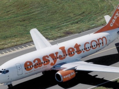 Easy Jet y Norwegian exigen que dos tripulantes se encuentren en la cabina en todo momento