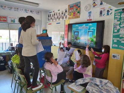 Los alumnos de 6º de Primaria del CEIP Casalarreina, en La Rioja, crearon un comic digital para ayudar a niños hospitalizados.