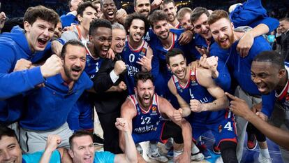 El Efes celebra su clasificación para la Final Four.