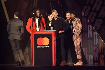 Damon Albarn y Gorillaz tras recibir el premio a Mejor banda de Reino Unido en los Brit Awards, el 21 de febrero de 2018.