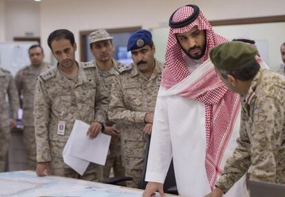 El príncipe Mohamed Bin Salmán, en el centro.