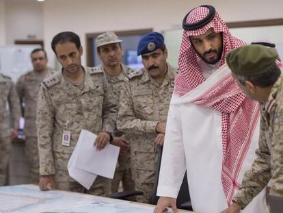 El príncipe Mohamed Bin Salmán, en el centro.