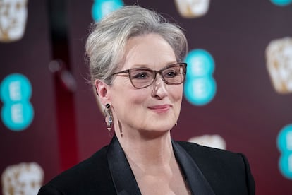 Hasta la actriz más reconocida y premiada de nuestro tiempo ha tenido que enfrentarse al sexismo y los malos modales de los productores de cine. A los 27 años Meryl Streep todavía era una desconocida cuando acudió a un casting con el mítico productor Dino De Laurentiis para el remake de King Kong de 1976. Este comenzó a hacer comentarios en italiano sobre lo fea que era Streep, pero ignoraba que la actriz conocía el idioma. “Siento que creas que soy demasiado fea pero esa es solo tu opinión... me voy a buscar una más amable”, le contestó la que después se convertiría en una leyenda del séptimo arte.