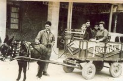 Los fundadores en la I Feria del Campo de Villada en 1950.