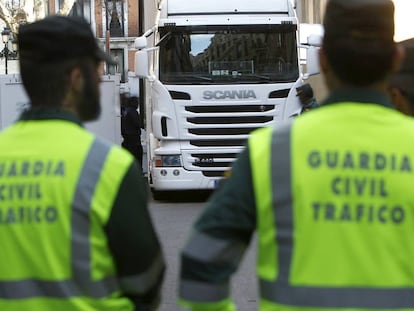 Agentes de la Guardia Civil en Madrid, en febrero de 2012.