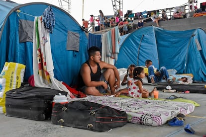 Según el director de Migración Colombia, Juan Francisco Espinosa, a Arauquita han llegado en las últimas horas 3.961 personas, entre ellas 2.563 venezolanos.