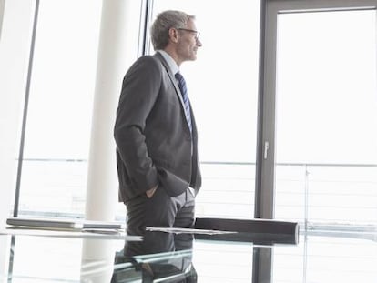 Alta dirección y consejos se resisten aún a los menores de 50 años