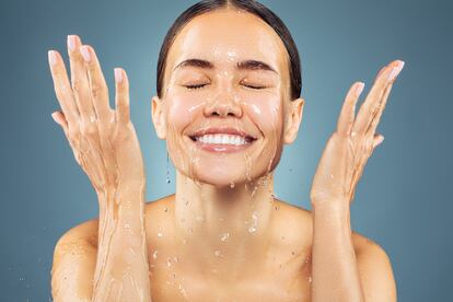 Woman washing up her face